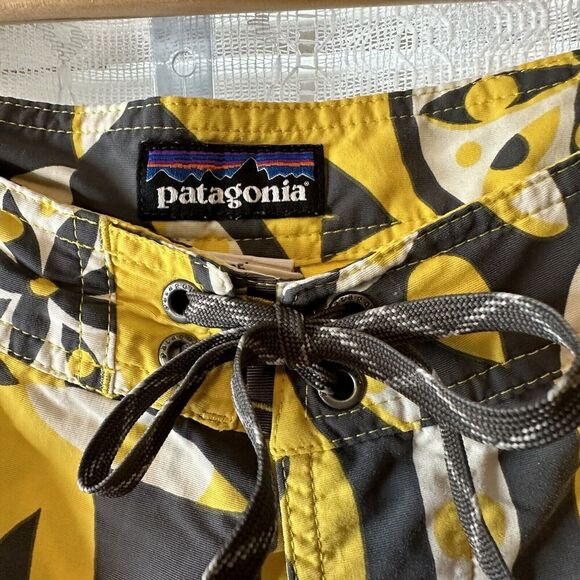 Patagonia Men’s Swimsuit Board Shorts Yellow and Grey Geometric Pattern Size 35 - Picture 2 of 5